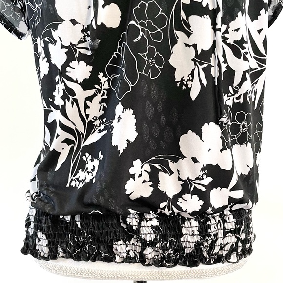 NEW Women’s Short Sleeve Floral Banded Hem Top - Picture 8 of 14
